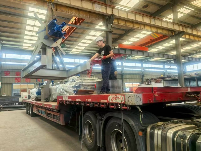 Liweiyuan स्टील संरचना c/z purlin ऑल-इन-वन मशीन आगमन